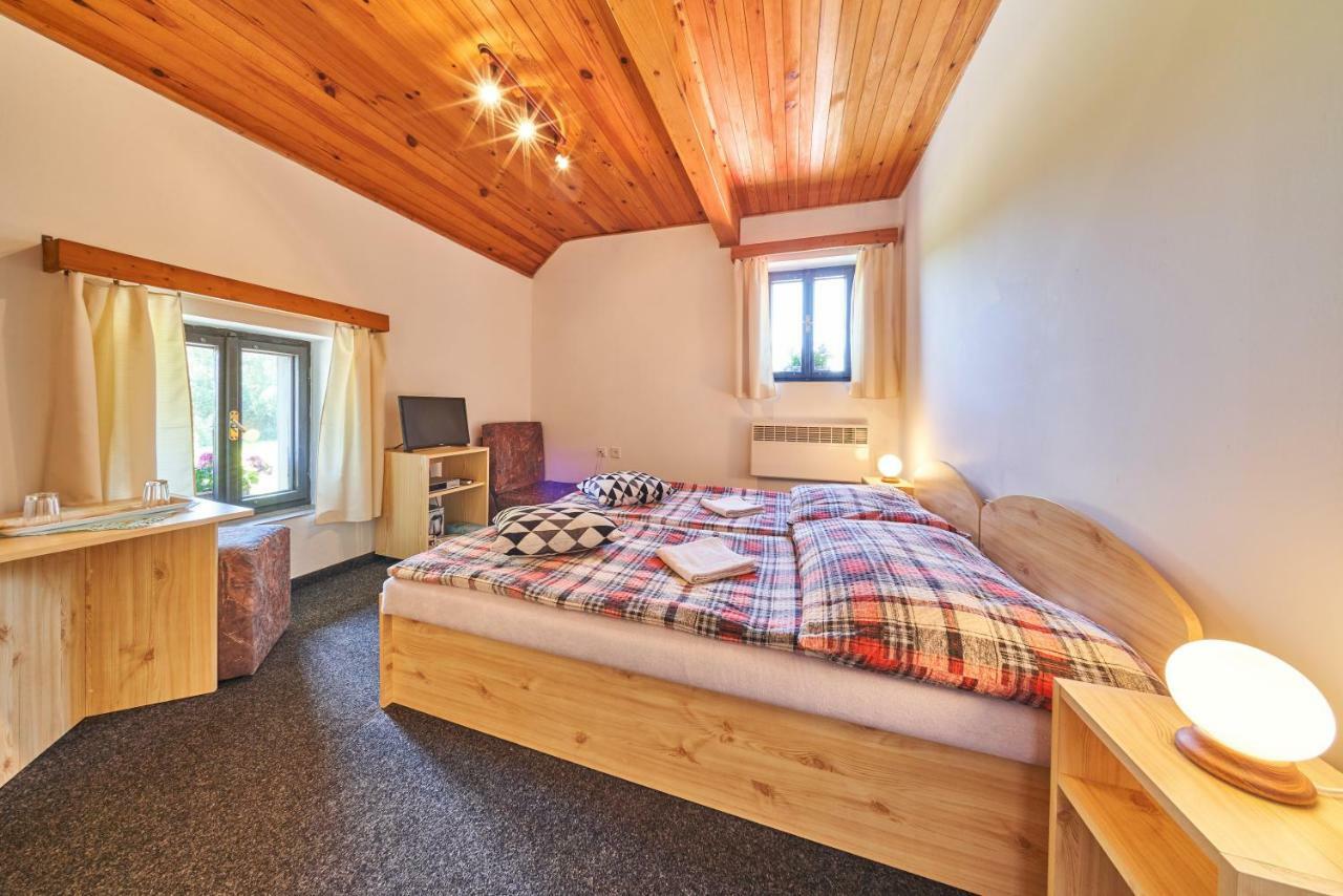 Penzion Pod Lesem Otel Hodkovice Dış mekan fotoğraf