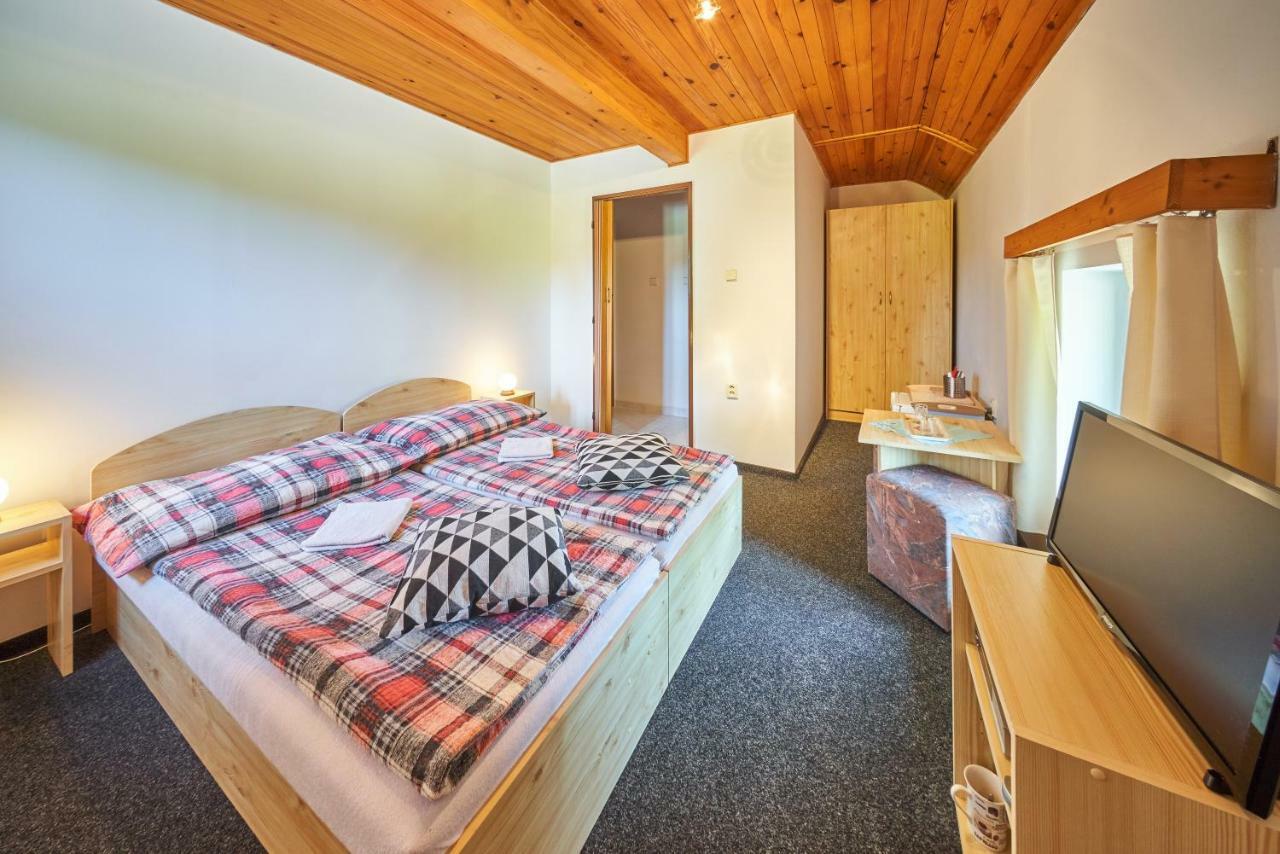 Penzion Pod Lesem Otel Hodkovice Dış mekan fotoğraf