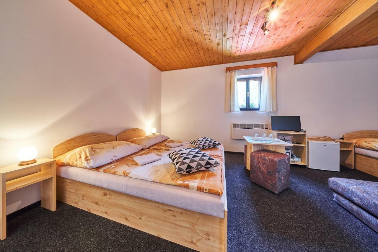 Penzion Pod Lesem Otel Hodkovice Dış mekan fotoğraf